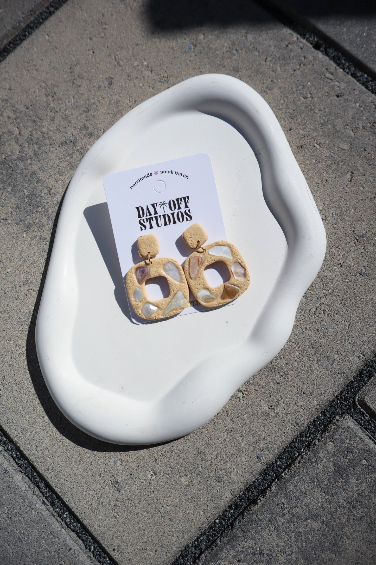 Beige Seashell Earrings