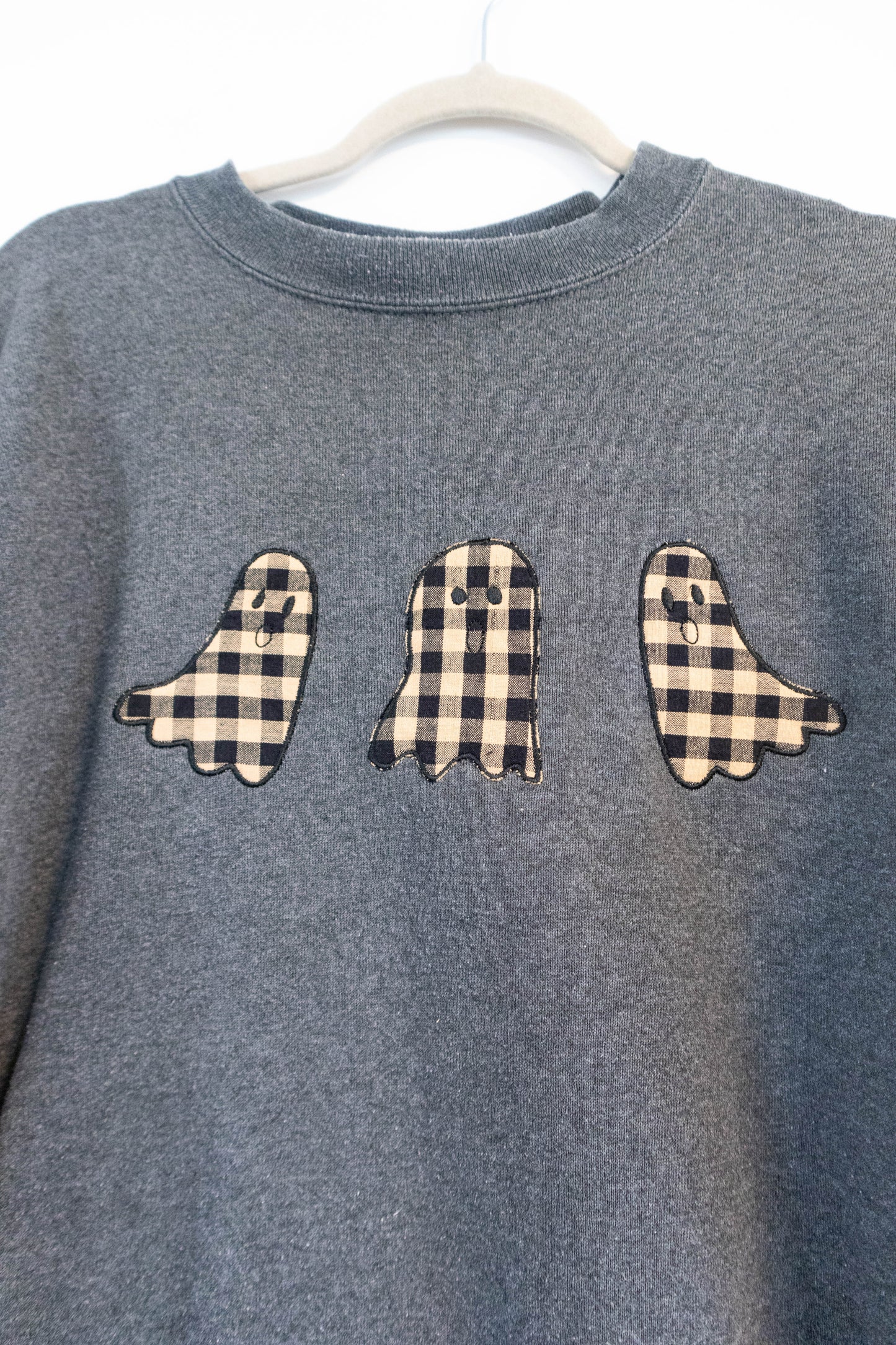 🖤 Plaid Ghost Crewneck - XL