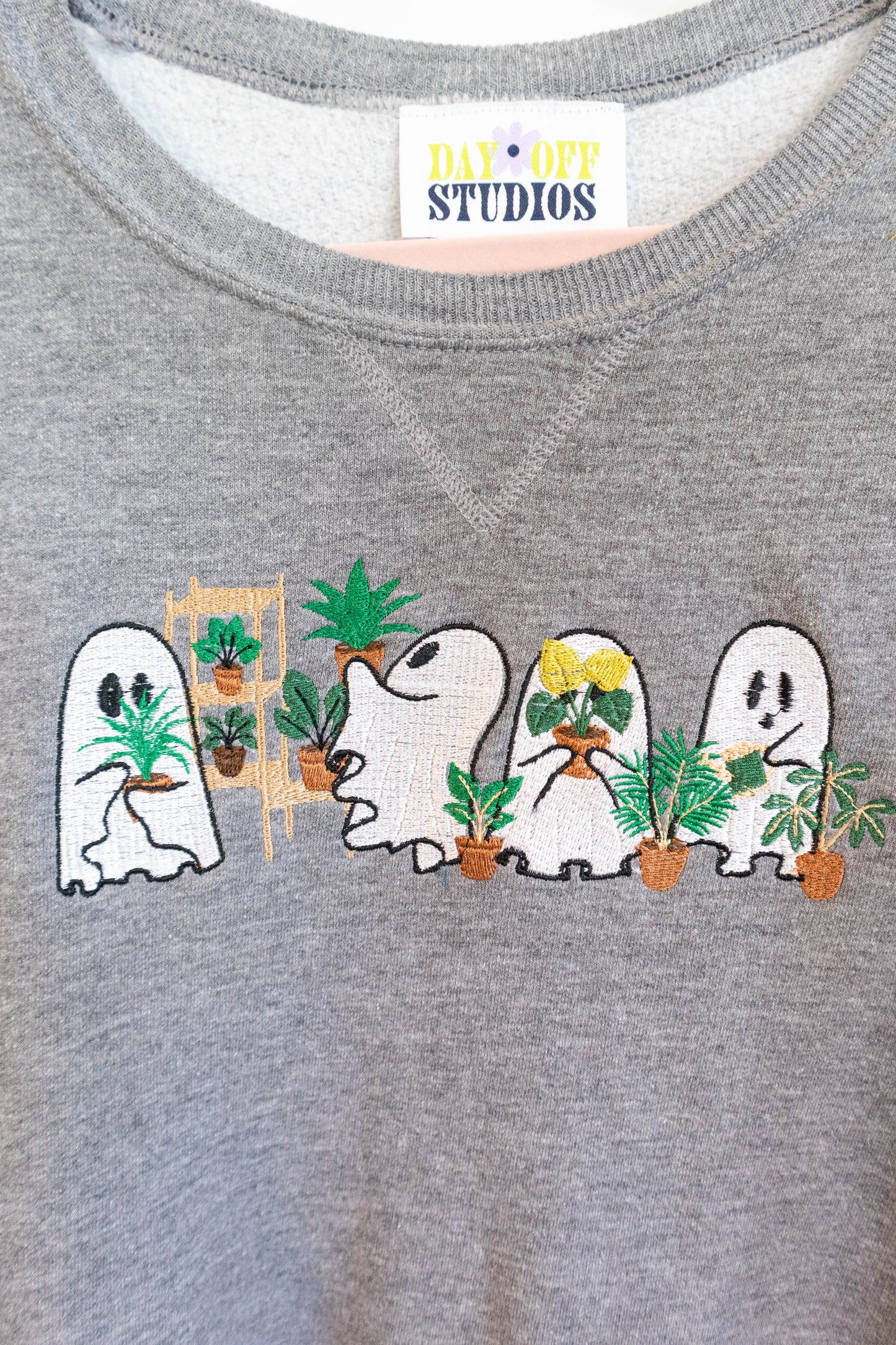 🌿 Plant Ghost Crewneck - XL/Chocolate Brown