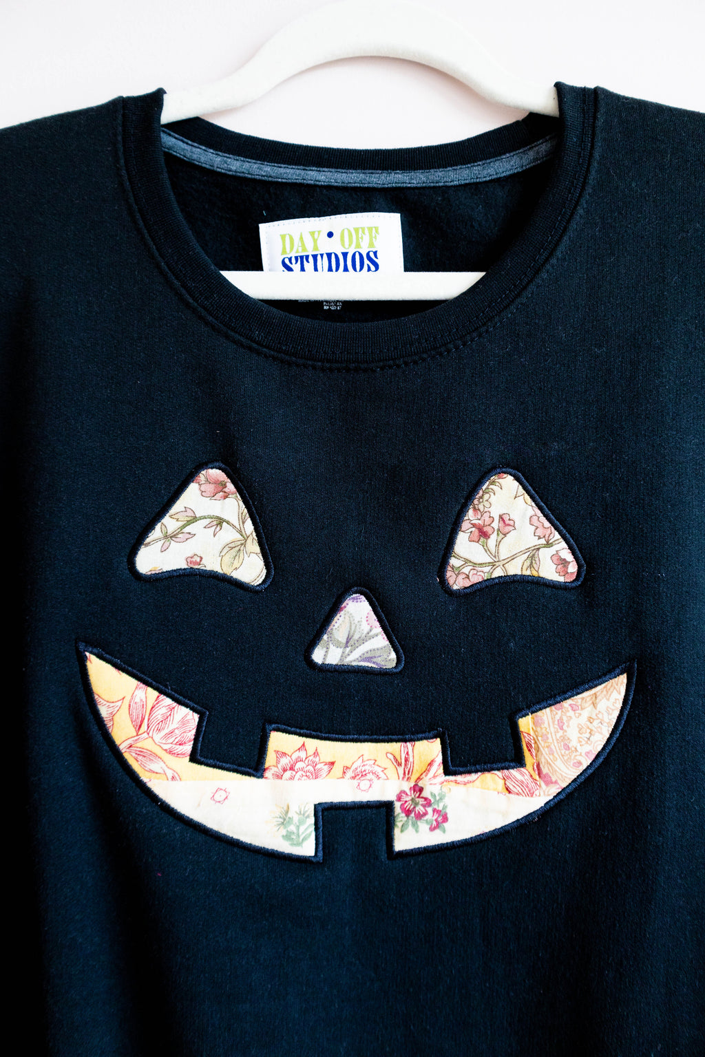 Floral Jack-o’-Lantern Sweatshirt - Large
