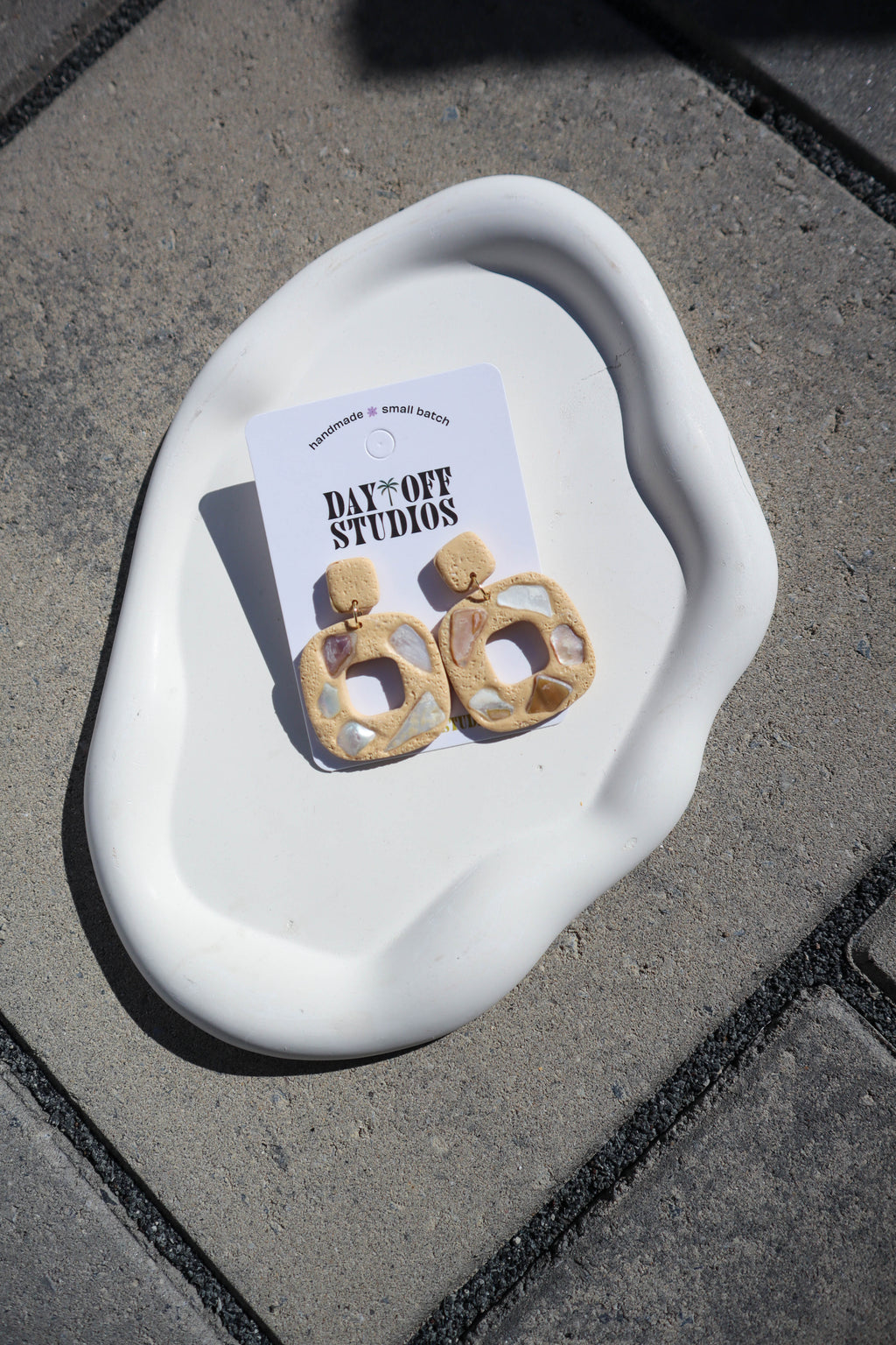 Beige Seashell Earrings
